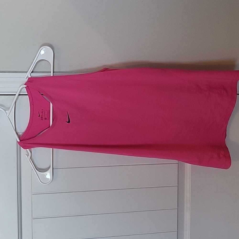 Nike hot pink workout tank
